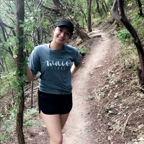 Meet your Posher, Cinthya - Picture 1 of 1